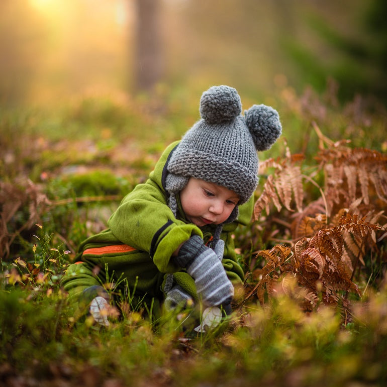 Jesienne spacery z dziećmi - jak zadbać by maluchowi nie było zimno?
