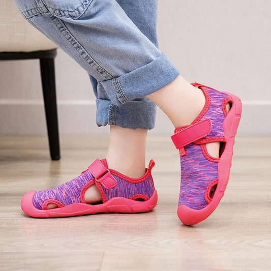 Buty dziewczęce zakryte sandałki z elastyczną podeszwą - Miziu.pl