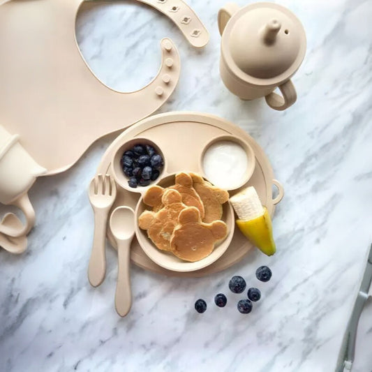 Silikonowy talerzyk w kształcie myszki na podkładce Silikonowy talerzyk w kształcie myszki na podkładce