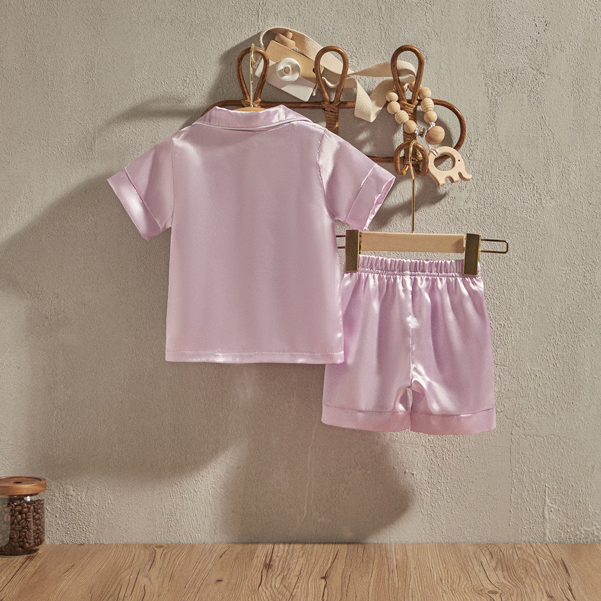 Piżamka z krótkim rękawem i spodenkami o gładkim wzorze