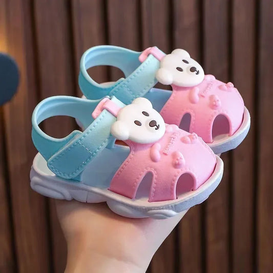 Buty niemowlęce zabudowane sandałki z misiem Buty niemowlęce zabudowane sandałki z misiem