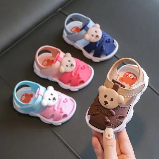 Buty niemowlęce zabudowane sandałki z misiem Buty niemowlęce zabudowane sandałki z misiem