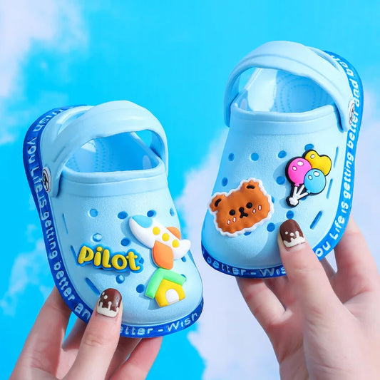 Buty chłopięce klapki z przypinkami Buty chłopięce klapki z przypinkami