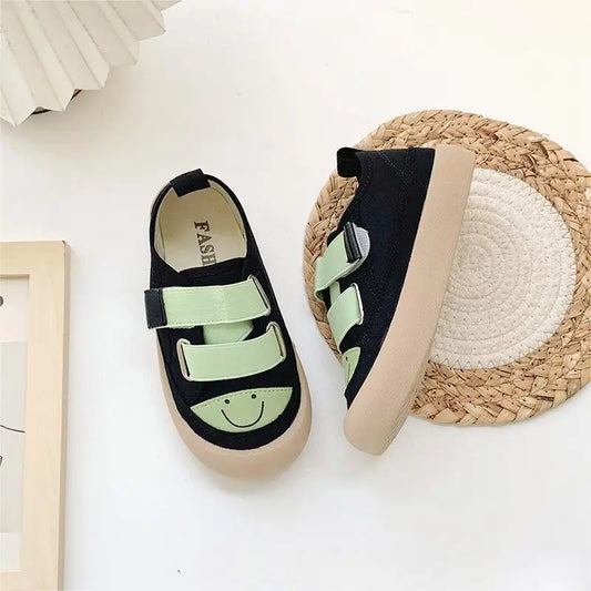 Buty chłopięce trampki z szerokim przodem i rzepami Buty chłopięce trampki z szerokim przodem i rzepami