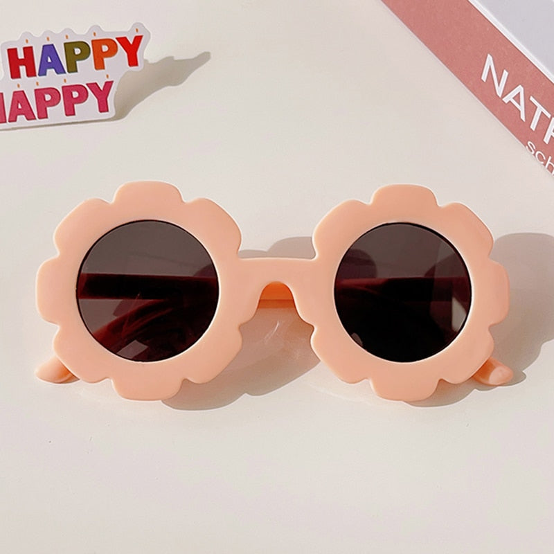 Śliczne okulary przeciwsłoneczne dla dziewczynki w kształcie kwiatów - Miziu.pl