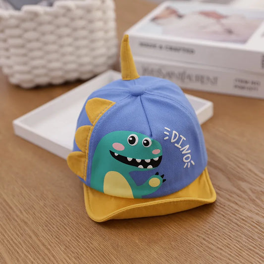 Czapka niemowlęca z miękkim daszkiem i motywem dinozaura Czapka niemowlęca z miękkim daszkiem i motywem dinozaura