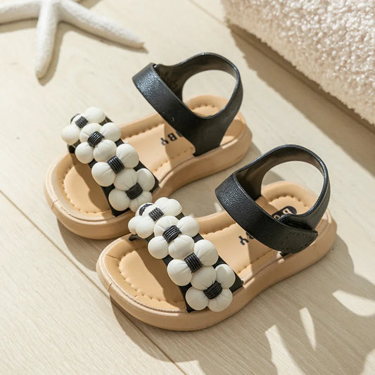 Buty niemowlęce sandałki z kwiatkami zapinane na rzep Buty niemowlęce sandałki z kwiatkami zapinane na rzep