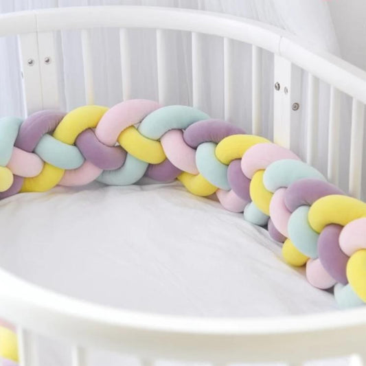 Ochraniacz do łóżeczka warkocz z 4 pasm Ochraniacz do łóżeczka warkocz z 4 pasm
