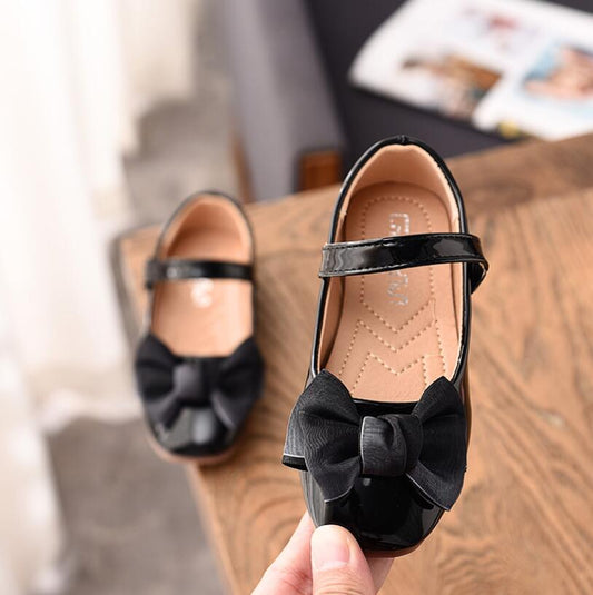 Śliczne buty z kokardką Śliczne buty z kokardką