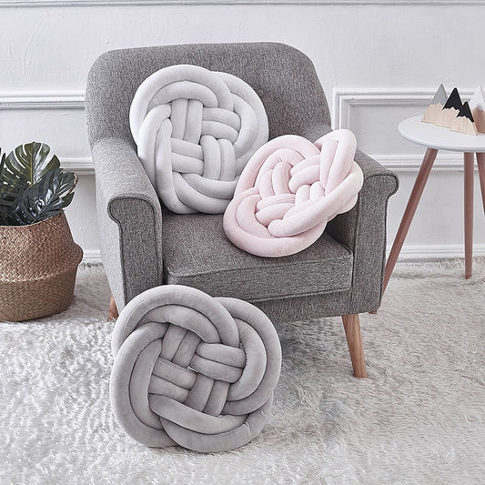 Okrągła poduszka pleciona z warkoczy Okrągła poduszka pleciona z warkoczy