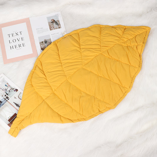 Miękka mata do zabawy w kształcie liścia Miękka mata do zabawy w kształcie liścia 110cm x 55cm