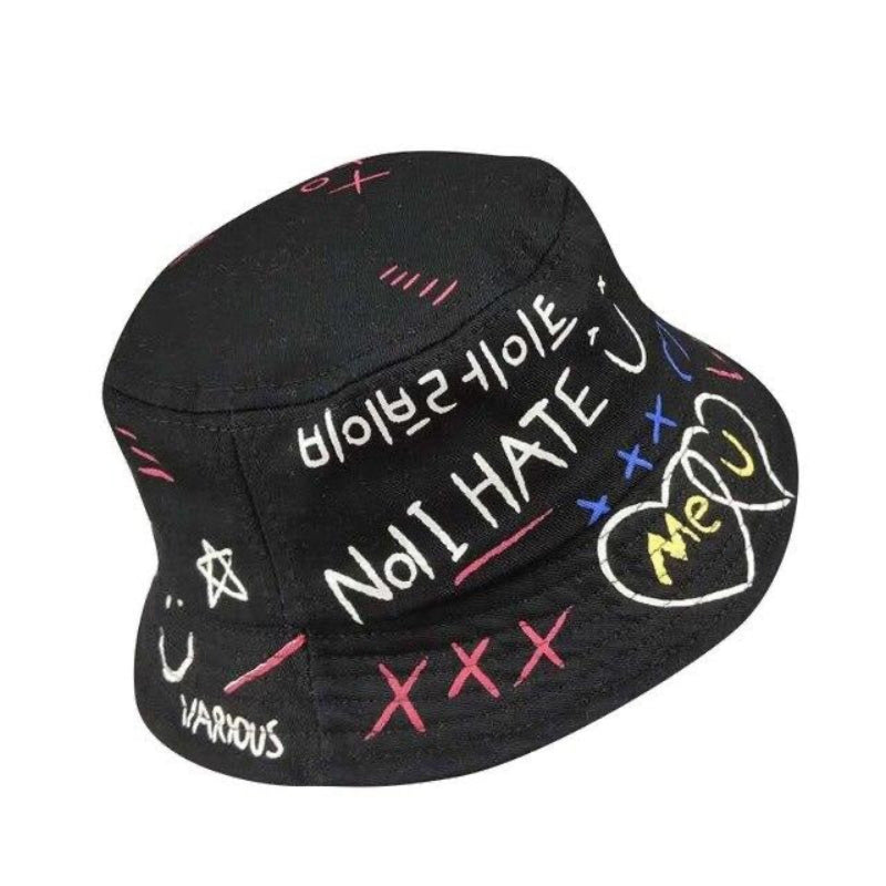 Kapelusz niemowlęcy z napisami Czarna z napisami