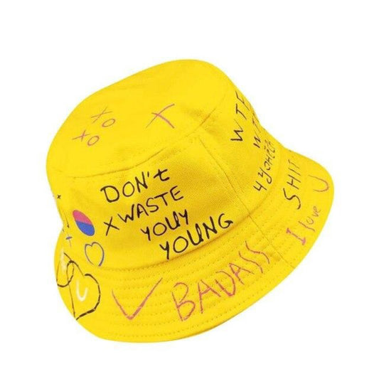 Kapelusz niemowlęcy z napisami Żółta z napisami