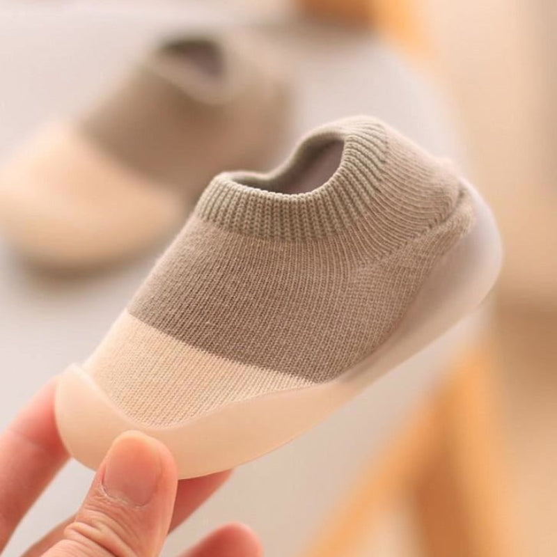 Kolorowe buciki niemowlęce ze skarpetką Biało-szary