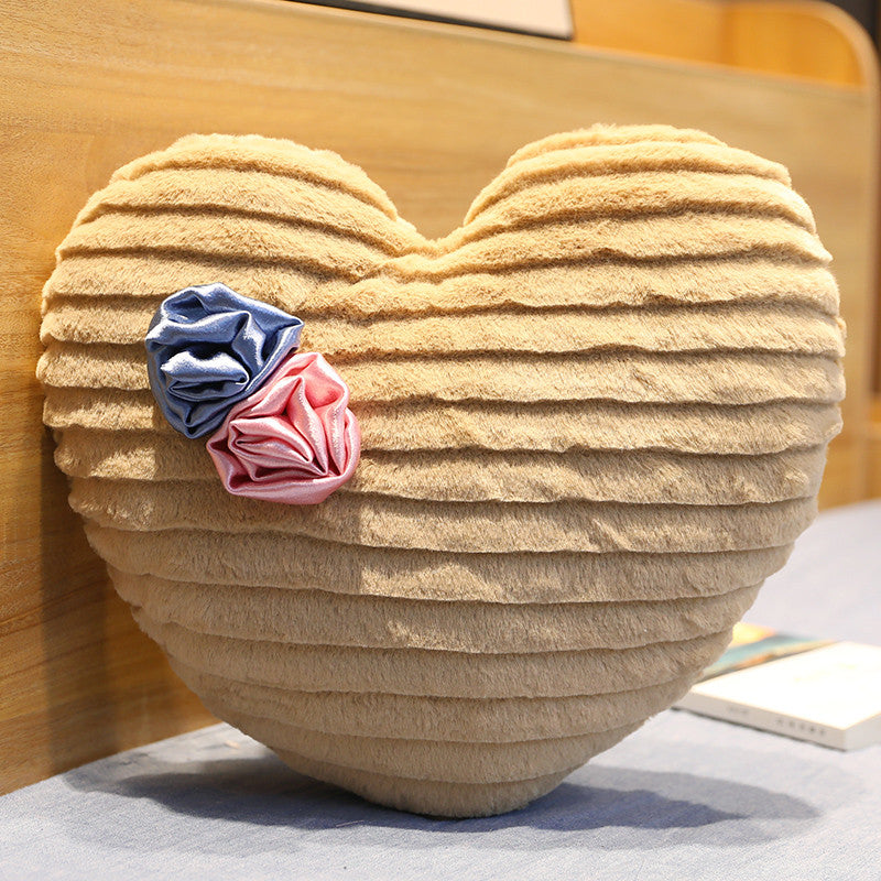 Miękka poduszka dekoracyjna w kolorze brązowym z kwiatkami 3D Brązowe serce