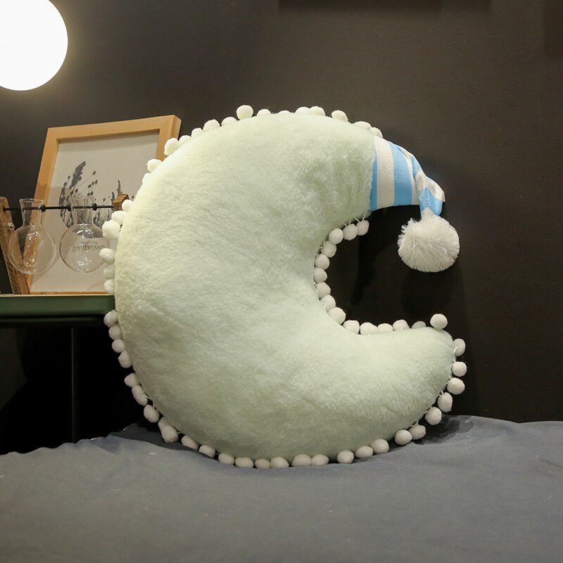 Miękka poduszka dekoracyjna w kolorze miętowym z frędzelkami Miętowy księżyc