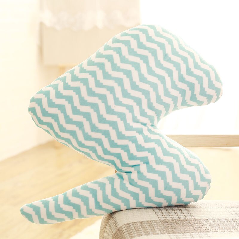 Poduszka dekoracyjna w kształcie błyskawicy we wzorki Błyskawica (35x50 cm)