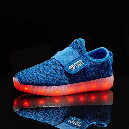 Lekkie buty chłopięce ze świecącą podeszwą LED - Miziu.pl