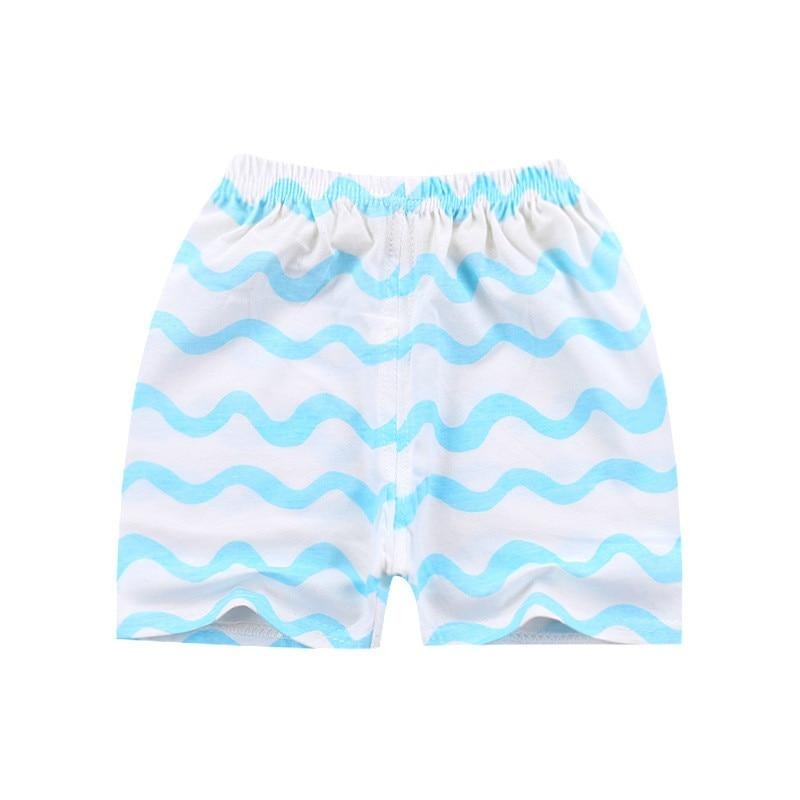 Białe, krótkie spodenki w kolorowe wzorki Białe w błękitne wzorki