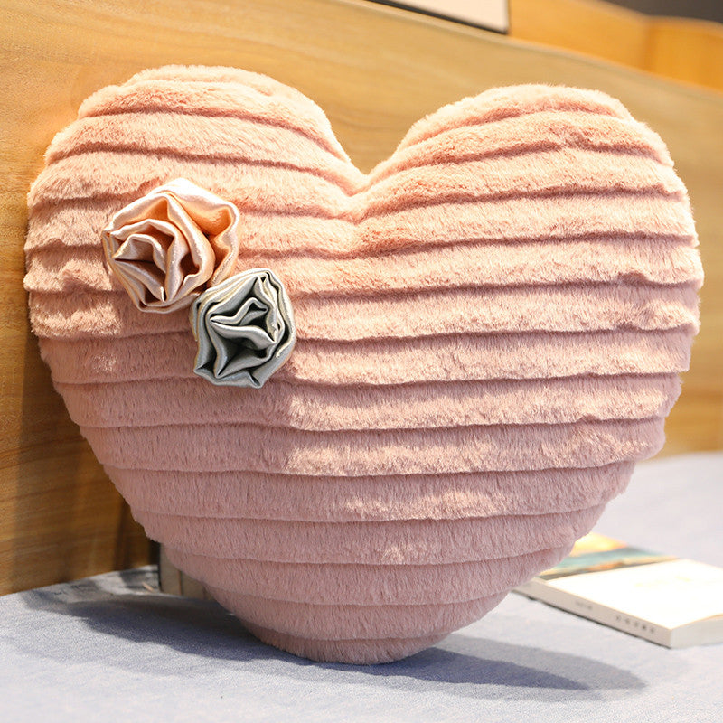 Poduszka dekoracyjna w kolorze różowym z kwiatkami 3D Różowe serce